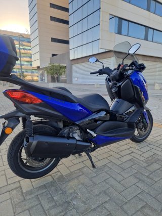 Yamaha XMAX 300 Azul y Negro