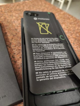 Motorola Razr 70 Plus + Caricabatterie + Auricolar