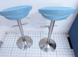 2 Sillas Altas REGULABLES A GAS para cocina o bar.