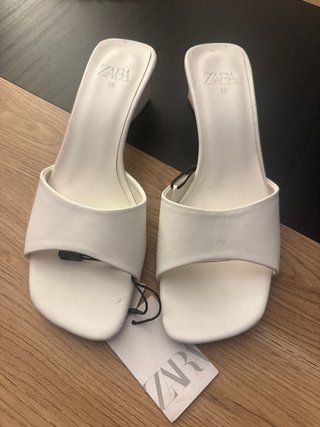 Sandalias Zara tacón blancas talla 38