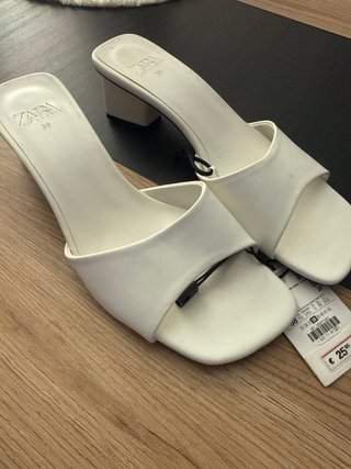 Sandalias Zara tacón blancas talla 38