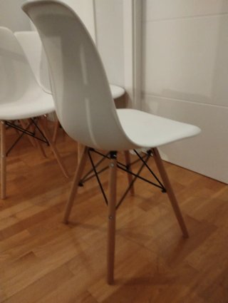 Seis sillas de comedor blancas