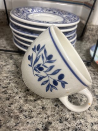 Lote 4 tazas y 6 platos cerámica