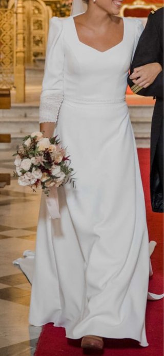 Vestido de Novia y Velo Blanco