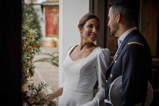 Vestido de Novia y Velo Blanco