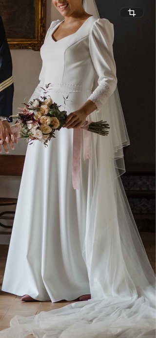 Vestido de Novia y Velo Blanco