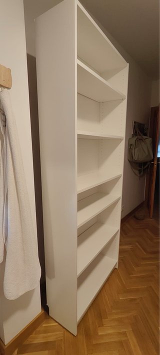 Estantería blanca de madera