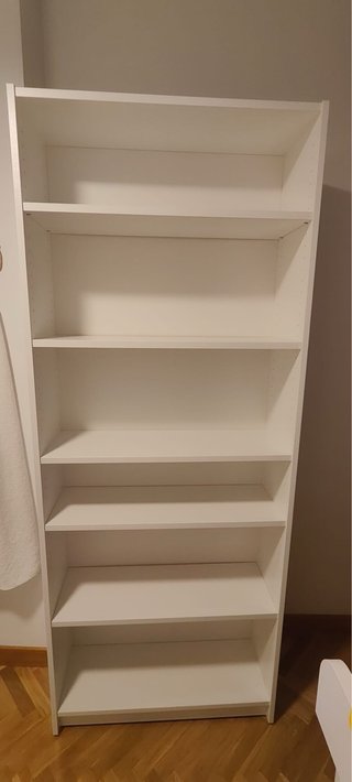 Estantería blanca de madera