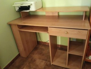 Mesa de escritorio de madera