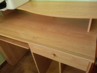 Mesa de escritorio de madera