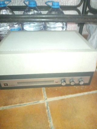 Toca discos vintage beige y gris