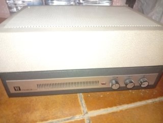 Toca discos vintage beige y gris