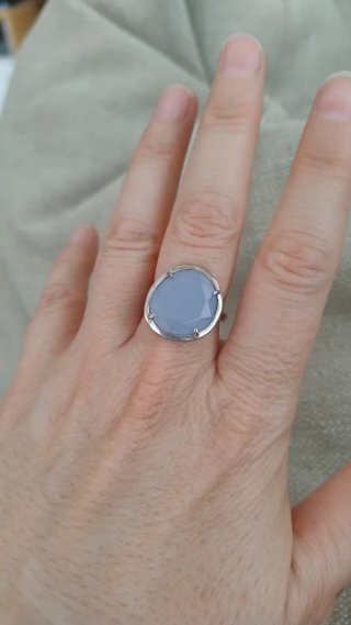 Anillo de plata con piedra azul