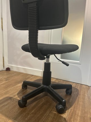 Silla de escritorio negra ergonómica