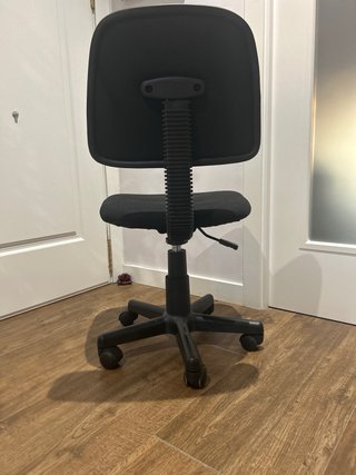 Silla de escritorio negra ergonómica