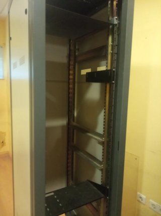 Rack de servidor gris