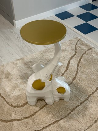 Mesa auxiliar elefante oro y blanco