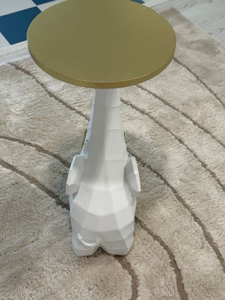 Mesa auxiliar elefante oro y blanco