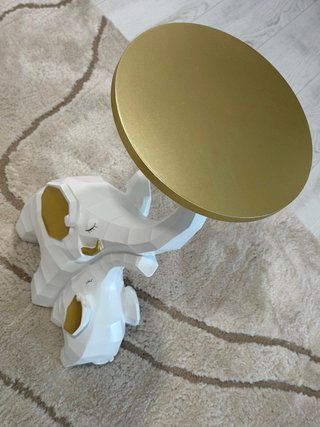 Mesa auxiliar elefante oro y blanco