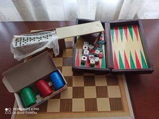 Lote juegos de mesa: Dominó, Parchís, Dados