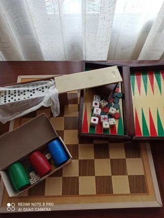 Lote juegos de mesa: Dominó, Parchís, Dados
