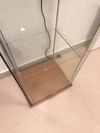 Vitrina expositora cristal con luz LED