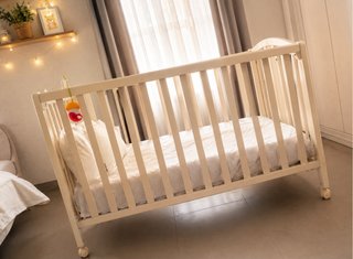 Cuna de madera
