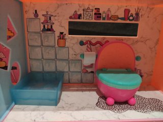 Casa de muñecas LOL Surprise con ascensor