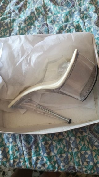 Zapatos de tacón transparentes plateados