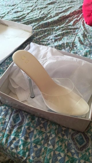 Zapatos de tacón transparentes plateados