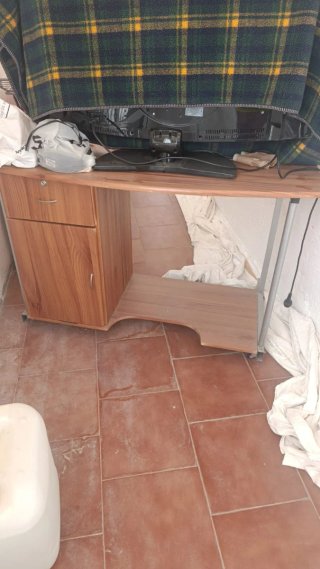 Mesa para TV con cajón y puerta