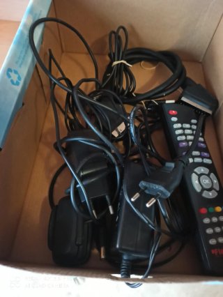 Lote TV, Monitor, Cables y Accesorios