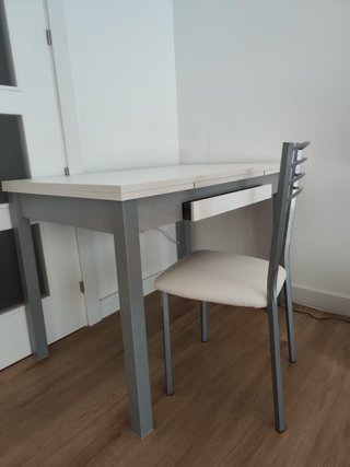 Mesa y 3 Sillas Cocina/Salón