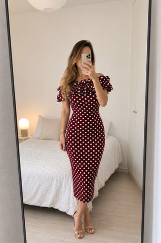 Vestido burdeos lunares