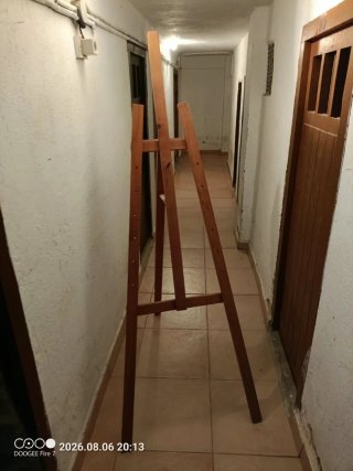 Caballete de pintura grande de madera