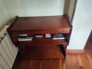 Aparador de madera con cajón