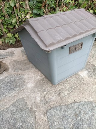 Caseta para gatos o perro pequeño marrón y gris