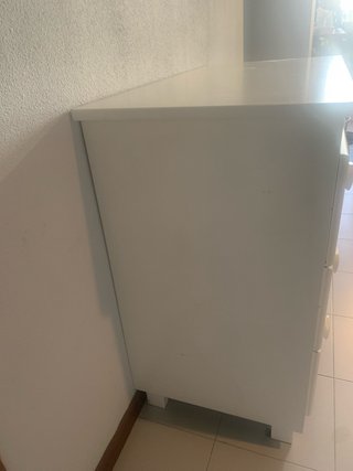 Cajonera blanca de madera