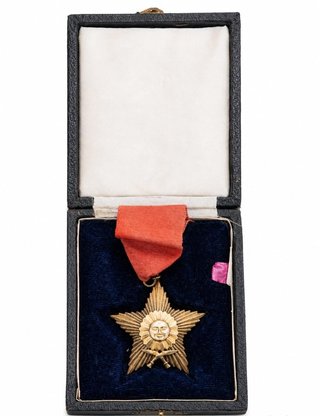 Medalla Orden Gorkha Dakshina Bahu. Nepal. Plata.