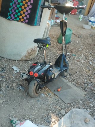 Patín de gasolina negro