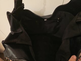 Bolso negro con cadena