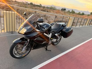 Honda VFR 800 VTEC Negra