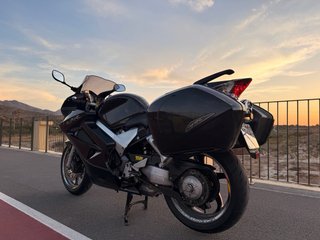 Honda VFR 800 VTEC Negra