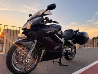 Honda VFR 800 VTEC Negra