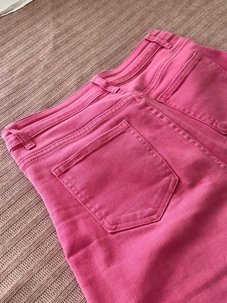 Pantalón vaquero rosa fucsia recto