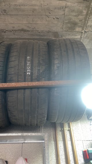 Neumáticos 235/35 R19