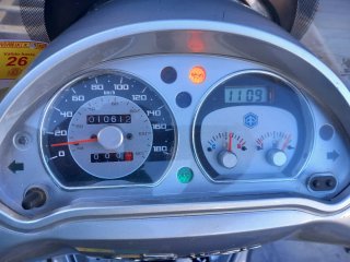 Piaggio Beverly Tourer 125 Plata