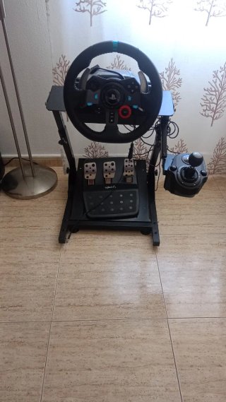 Volante Logitech con Pedales y Palanca