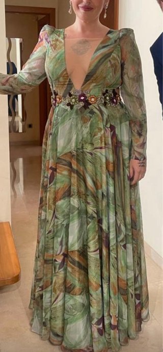 Vestido invitada Carla Ruiz verde estampado