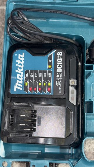 Atornillador Makita con maletín y cargador